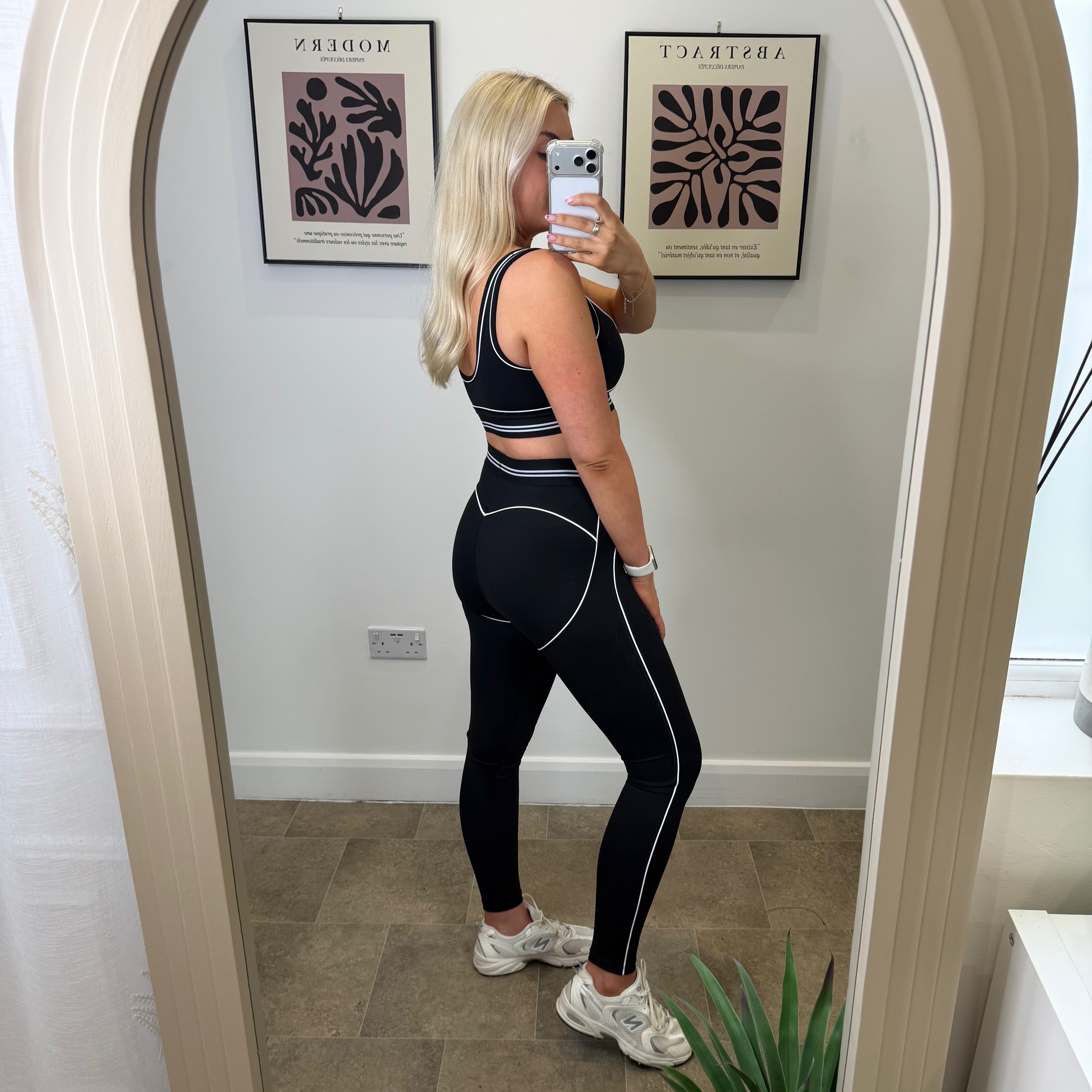 Meg black gym set